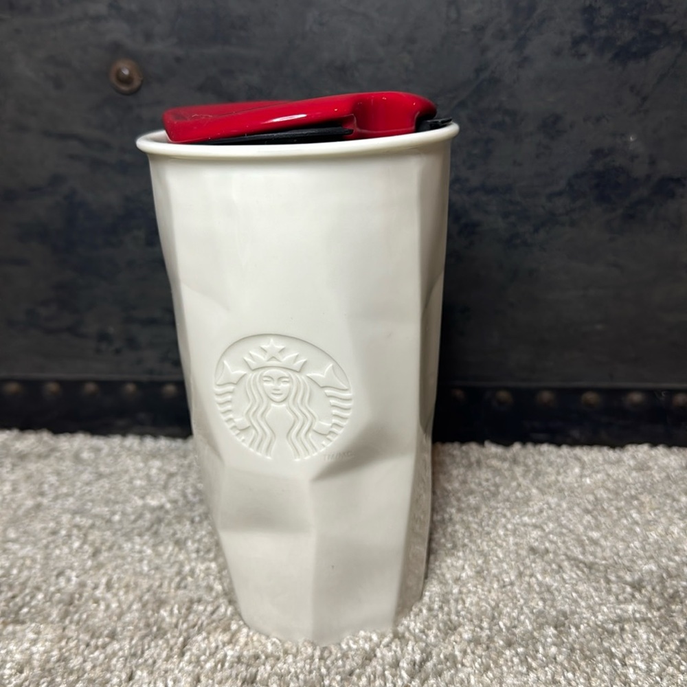 Starbucks 2013 crumpled ceramic cup travel lid 10 ounces in excellent condition